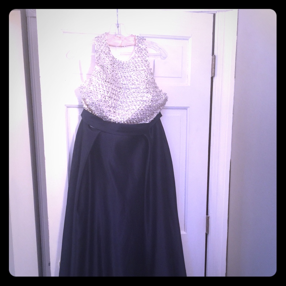 S: 14-16 navy-blue satin & beaded dress w/pockets